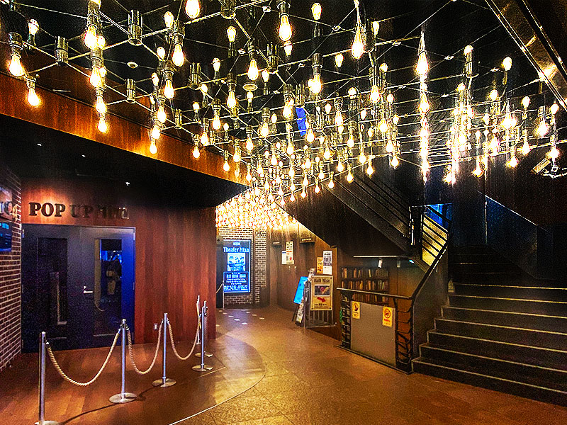 【夜の池袋】『東京人』元副編集長と「シブビル」ナイトツアー！昭和が薫る歓楽街へ～再開発直前、個性派ビルを見届けよ！村野藤吾「ドリームステップ」を堪能～