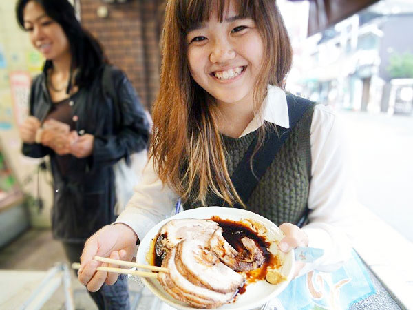 【出町】都の北のターミナル、出町商店街！京の味を食べ歩き～秘伝の焼き豚、蜜漬け大納言羊かん…つまみ食いAコース～