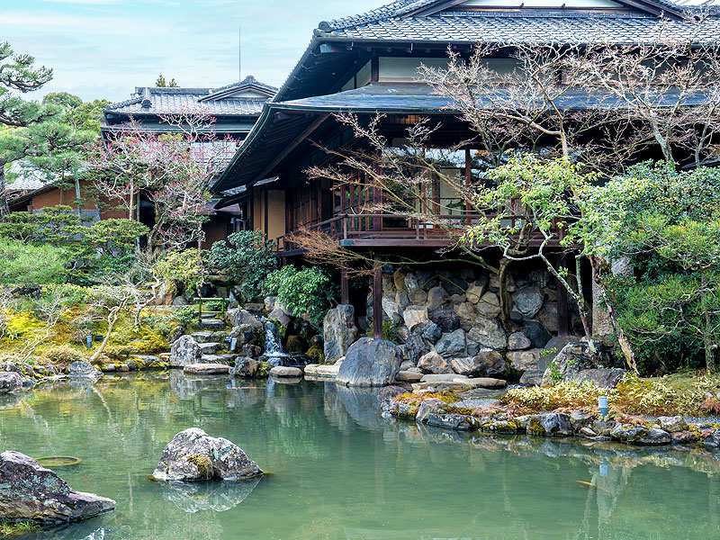 【對龍山荘】梅林崖長と“秘蔵の庭”へ！数寄者が極めた對龍山荘＆白河院を特別見学～天才庭師・植治の革新！日本屈指の別邸街、近代和風庭園の真髄に迫る～