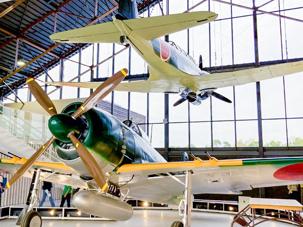 【鶉野飛行場】激動の時を生きた帝国海軍の戦争遺跡、特攻隊悲劇の飛行場へ～巨大防空壕、機銃座、1200メートル滑走路…甦った「紫電改」まで～