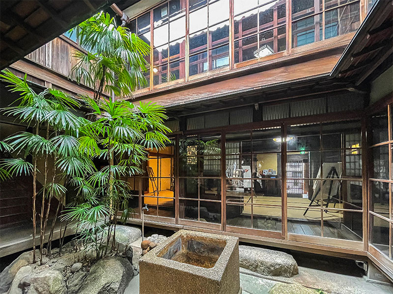 【大和郡山】金魚と城のまち、大和郡山お屋敷めぐり！巨大な遊郭建築を拝見～明治の両替商屋敷、ハーフティンバー様式の元医院…大和最大の城下町へ～