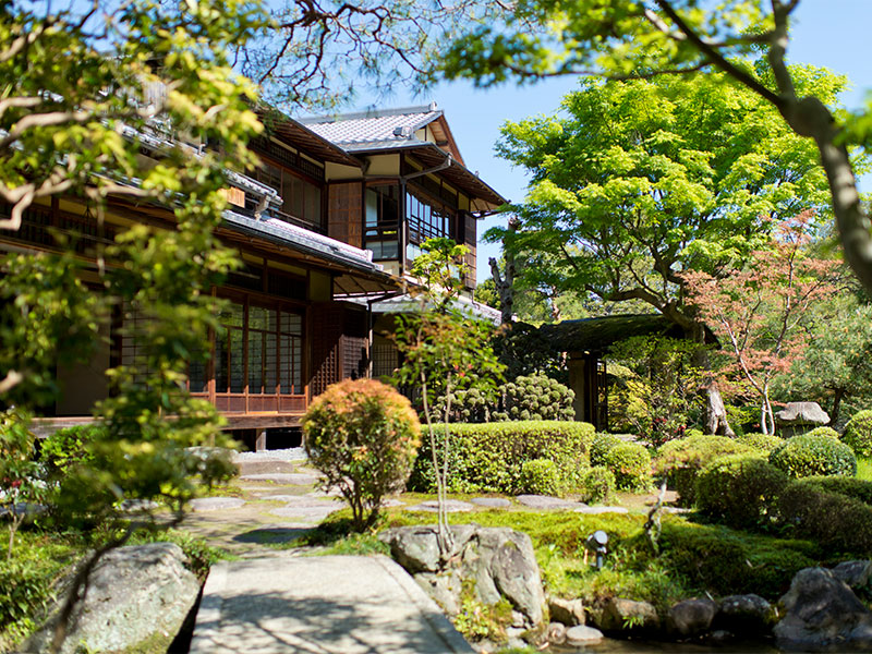 【旧看松居】南禅寺界隈の大邸宅へ、植治の隠れた名庭＆数寄屋建築を特別拝見～天才庭師が手がけた近代庭園の精華！東山大茶会の茶室、懐石料理に舌つづみ～