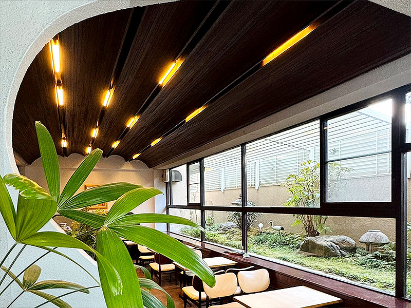 【つるや】モダン名建築の純喫茶、店主＆難波里奈さんと貸切拝見＆特別ランチ会～名建築家が家族のために設計した喫茶建築、まいまい限定オムハンバーグに舌鼓～