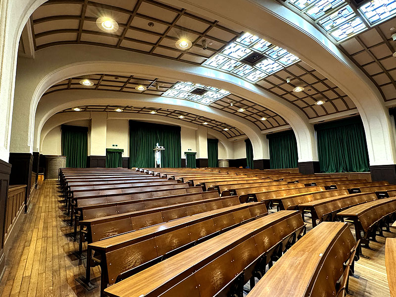 【クラブ限定】小代先生と神戸の最高学府へ！ロマネスク建築並ぶキャンパス特別案内～“白亜の殿堂”大学最古の本館、日本の最も美しい図書館、アールデコの兼松記念館まで～: