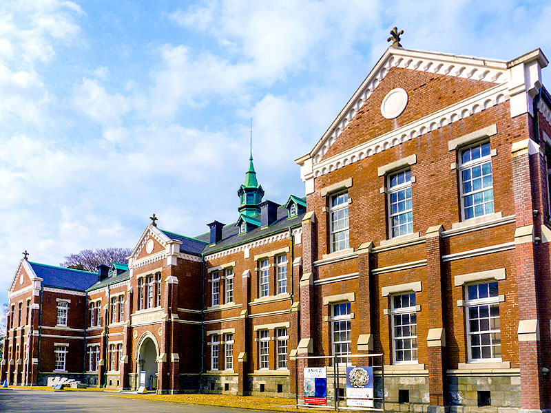 【皇居】東京は“大軍都”だった！帝都の軍事遺産、消えたはずの巨大要塞を捜しだせ～ベンチになった高射砲台座！？近衛師団司令部、軍人会館、参謀本部跡まで～