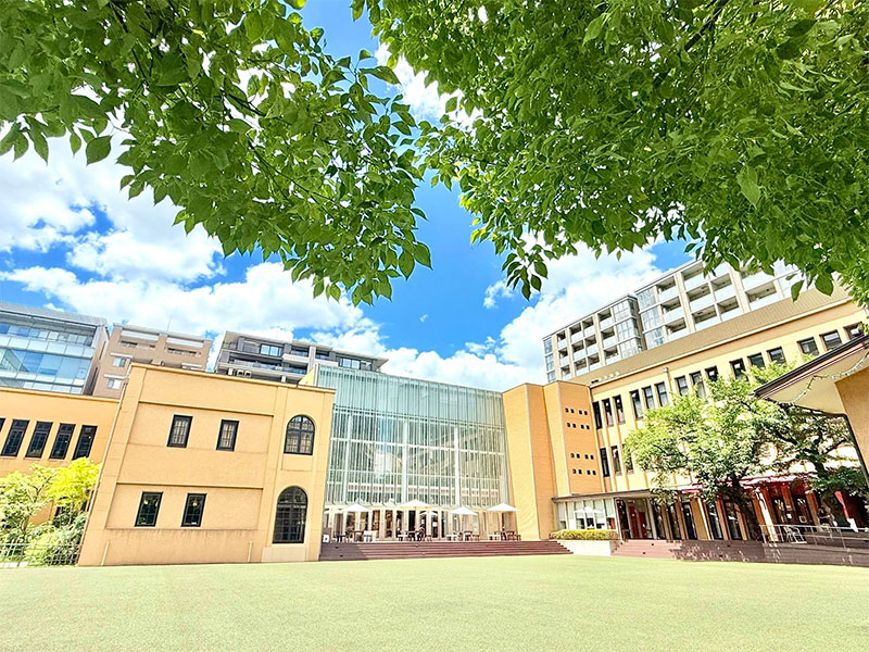 【京都国際マンガミュージアム】学芸員が特別案内、普段は入れないアラマタ館長室へ～日本最大！30万点の地下収蔵庫、アールデコの元小学校建築、秘蔵のお宝拝見～