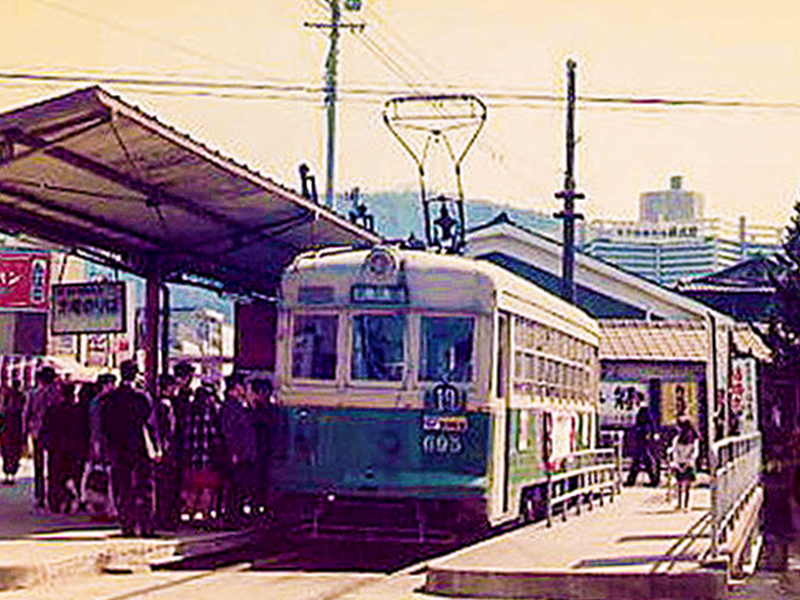 【京都市電】半世紀ぶりに現れた鉄道遺跡へ！市電研究家と、幻の稲荷線を捜しだせ～伏見稲荷へと続く電車道、町中に残る築堤跡、消えた藍染川から停留所まで～