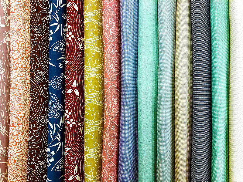 【富田染工芸】東京染小紋の最高峰、老舗工房を特別見学！手仕事の美と職人技を拝見～日本の“染め”をリードする東京文化の粋、12の花模様から選ぶマイトート染め体験～