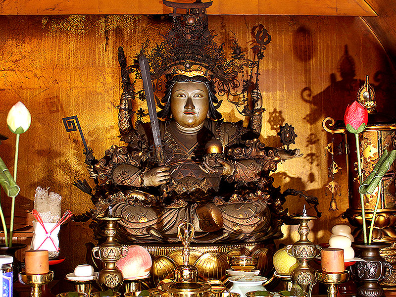 【日本橋人形町】秘仏御開帳！神仏探偵と、首から上だけ異形の「大観音」特別拝観～絢爛「江戸八臂弁財天」、東京唯一「油かけ大黒天」…下町に秘められた神仏巡礼～