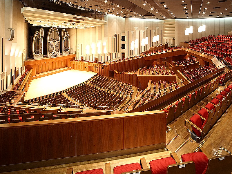 【東京芸術劇場】巨匠・芦原義信の代表作を特別案内！巨大アトリウムの圧巻建築へ～東京を代表する劇場建築の裏側へ！非公開エリアからアートカフェ特別貸切まで～