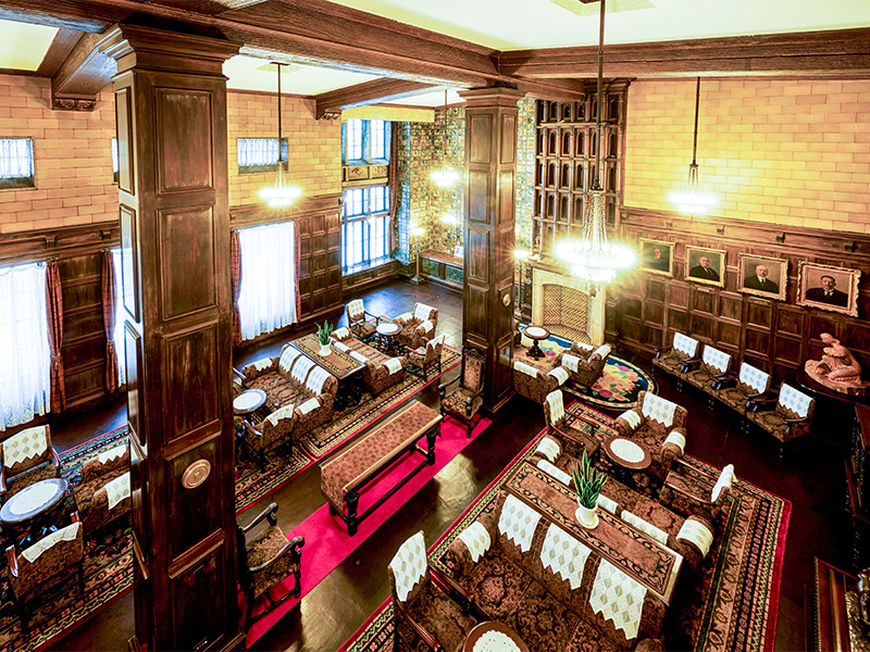 【綿業会館】近代美術建築の傑作、渡辺節＆村野藤吾が手がけた「綿業会館」特別案内～泰山タイルの圧巻タペストリー、英国様式の貴賓室、特別コースランチまで～