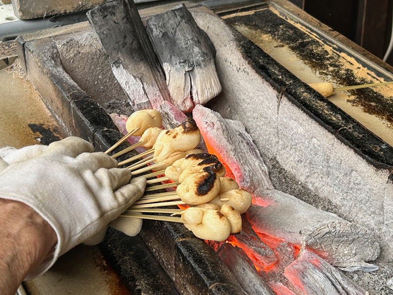 【紫野】大徳寺＆今宮神社の門前へ！豆探検家五木さんと、京の味を食べ歩きツアー～老舗の茶会菓子、一休さんの発酵食、名物あぶり餅、大徳寺納豆のカヌレまで～