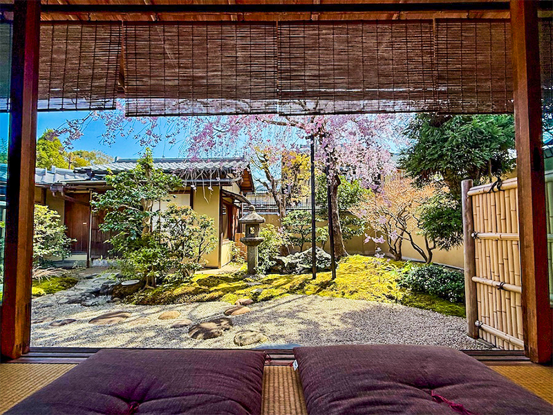 【高台寺】おにわさんと非公開庭園へ、数寄屋の邸宅＆小堀遠州の名庭まで～茶室「恵心庵」特別見学、秘められた枯山水、北政所が愛でた月の庭園～