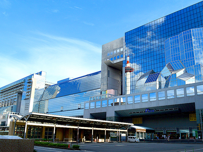 【京都駅ビル】建築史家・倉方先生と、巨匠・原広司の代表作を徹底探検ツアー～日本最大級の駅ビルへ！圧巻巨大コンコース、8つの“広場”から空中経路まで～