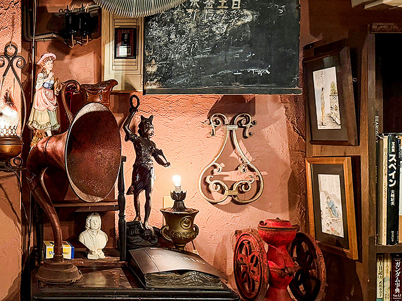 【名曲喫茶ルネッサンス】店主＆難波里奈さんが贈る、特別貸切案内＆ミニランチ会～伝説の純喫茶を受け継ぐ家具や美術品の数々、撮影禁止の店内を撮り歩き～