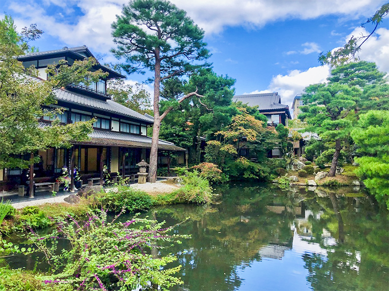 【白沙村荘・銀閣寺】おにわさんと“庭の国宝”＆橋本関雪が描いた“一如不二”の理想郷へ～将軍の山荘庭園、平安鎌倉の石造美術、大画室から茶室、持仏堂まで～