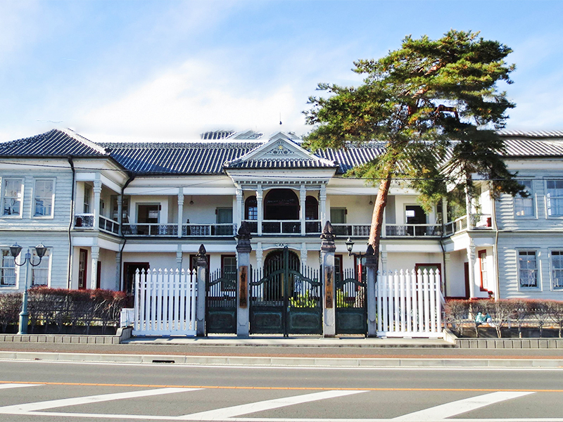 【桐生】渡邉先生とレトロ建築の“織都”へ！日本最古スパニッシュ＆明治擬洋風建築を拝見～かわいい洋館並ぶ近代化遺産の宝庫、ノコギリ屋根工場、重要文化財の旧医学校まで～