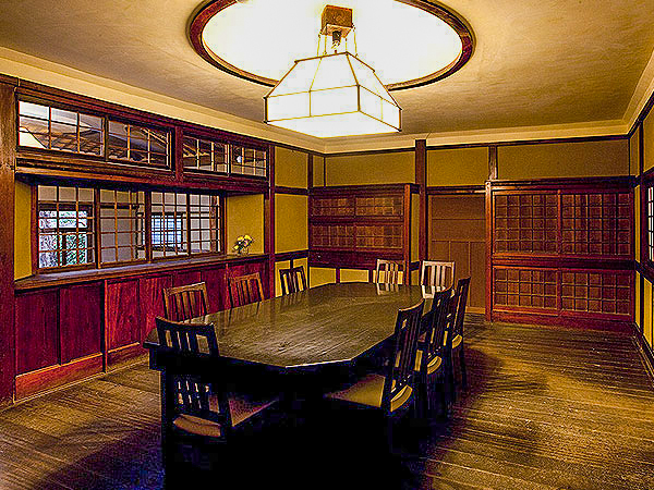 【奈良町】奈良屈指のお屋敷街へ！志賀直哉旧邸と今西家書院を拝見～日本初の国宝私邸から、志賀自身が設計した数寄屋モダン邸宅まで～