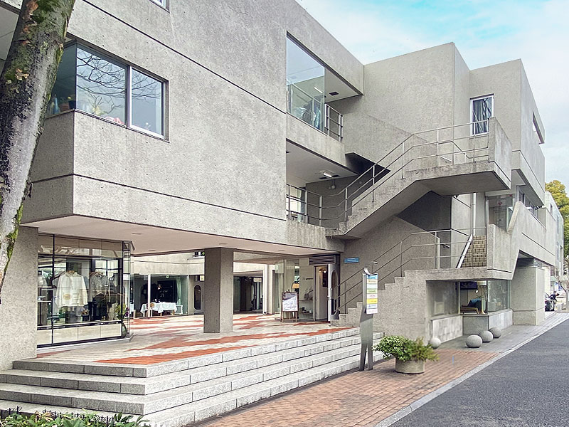 【代官山】巨匠・槇文彦が30年つくり続けた、モダン建築の傑作＆“日本一オシャレ”な街へ～東京に生まれた奇跡、ヒルサイドテラスから大使館建築の名作、旧朝倉邸内部を拝見～