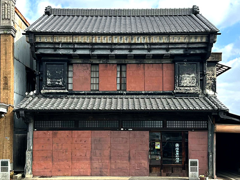 石岡】渡邉先生とレトロ“看板建築”の聖地へ！江戸時代の土蔵造り染物屋