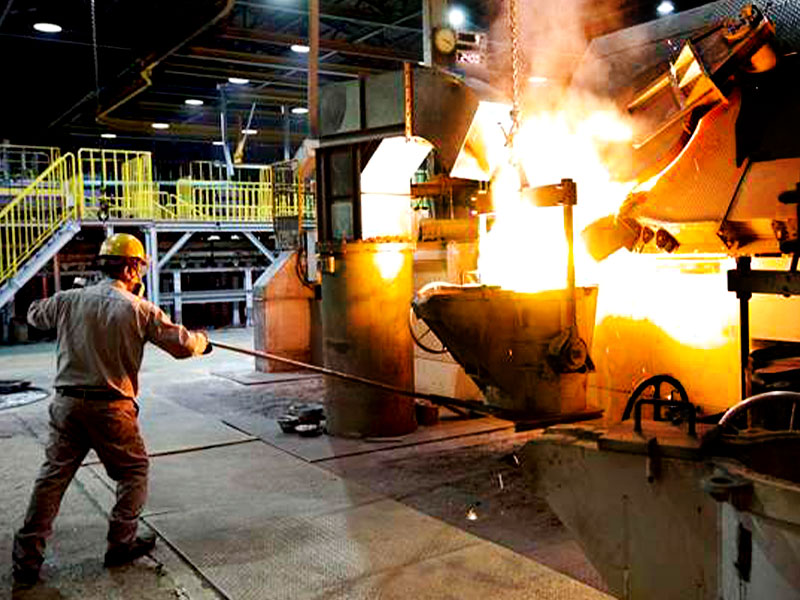 【長島鋳物】日本屈指マンホール蓋メーカーへ！通常非公開、老舗鋳物工場を特別案内～穴より深いマンホールの世界！熱気と爆音の鋳造現場、デザイン鉄蓋の塗装現場まで～