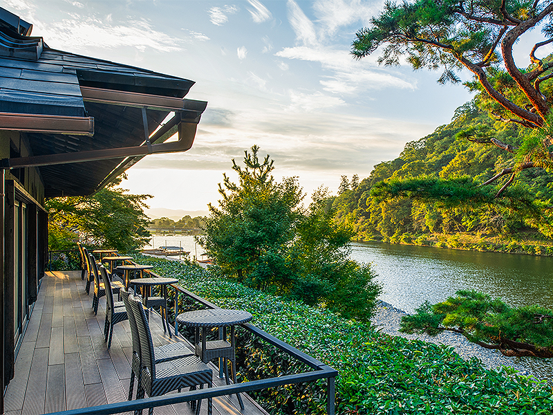 【翠嵐】嵐山を望む極上のラグジュアリーホテルへ！館内拝見スペシャルツアー～川崎重工創業者の別荘、旧「延命閣」でコースランチ、客室から庭園まで～