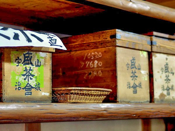 【宇治茶】茶工場を探検しよう！町家の奥、日本最古の碾茶炉へ～水出し碾茶、ひんやり抹茶、ほんず抹茶の特製アイス付き～