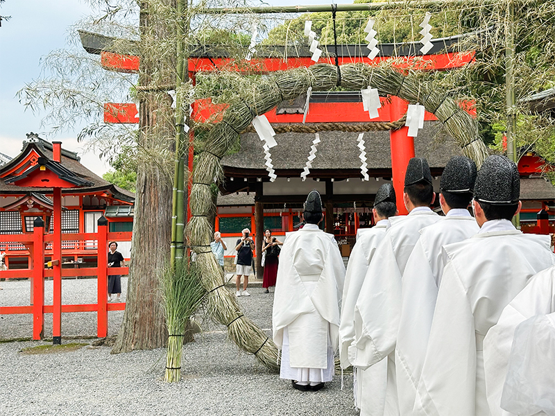【夏越の祓】吉田神社、夏越の大祓！厄除け人形祓い＆千人で茅の輪くぐり～半年間のけがれを祓え！全国の神さまが集う聖地「神楽岡」をいく～