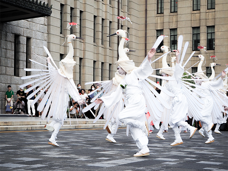 【サロン限定】祇園祭「お迎え提灯行列」間近で拝見！神様を迎える神賑の行事へ: ～平安絵巻から飛び出した！純白の鷺踊、小町踊、児武者…祇園囃子が鳴り響く～#ky26c0280