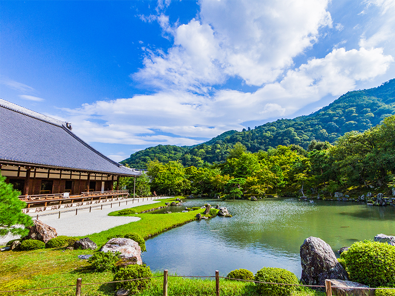 【天龍寺・臨川寺】通常非公開、京都十刹「臨川寺」特別拝観！世界遺産の絶景庭園まで～“龍華三会”の枯山水、日本最高峰の龍門瀑、夢窓疎石・天龍寺十境をたどる～