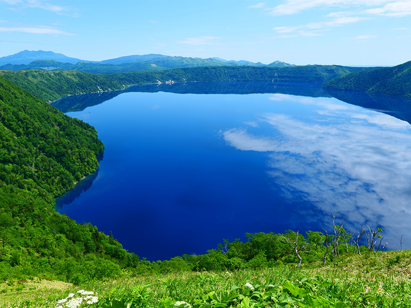 【知床・釧路】最果ての地、三浦さんと最後の秘境へ！カヌーで日本一の大湿原をいく～限りなく透明な“摩周ブルー”、世界三大夕景、タンチョウが翔ぶカムイの聖地～