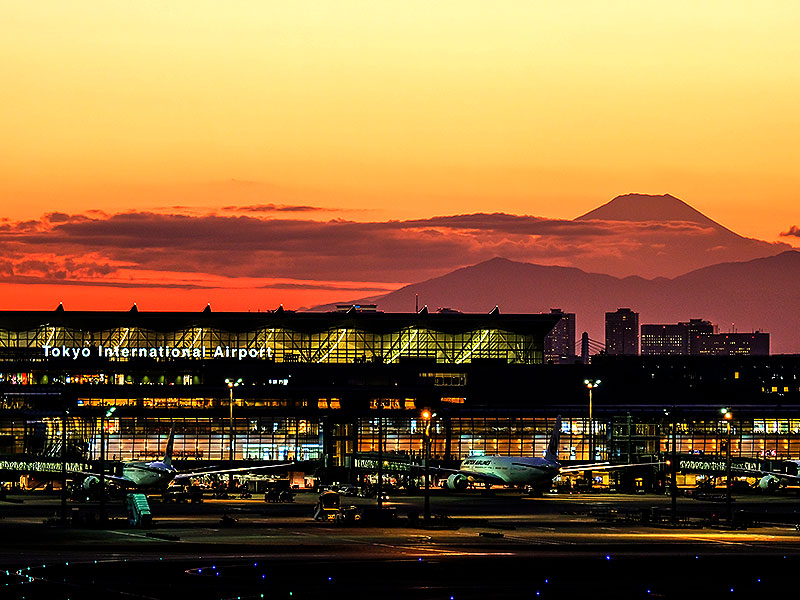 【羽田空港】航空ウォッチャーと巡る激動の航空史、GHQの格納庫から展望台まで～戦前のターミナル跡、航空神社、曰くの大鳥居、進化し続ける羽田空港を追う～