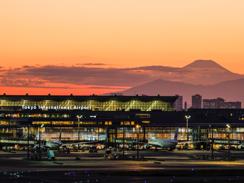 【羽田空港】航空ウォッチャーと巡る激動の航空史、GHQの格納庫から展望台まで～戦前のターミナル跡、航空神社、曰くの大鳥居、進化し続ける羽田空港を追う～