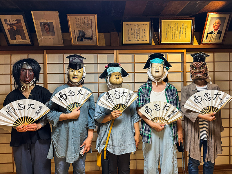 【嵯峨大念仏狂言】囃子方がオモテもウラもご案内！800年続く民俗芸能の世界～舞台に上がって、狂言方やお囃子を体験しよう☆迫力の名場面・プチ実演付き～