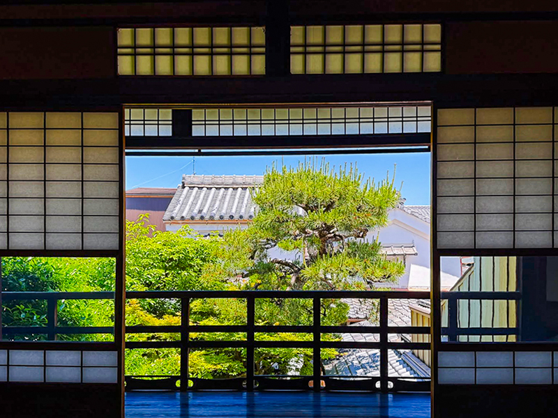 【西陣】建築家・冨家さんと、大型京町家「横山邸」＆モダン町家「今原邸」特別拝見～京町家にモダンな洋室！？格子に坪庭、鍾馗さん…技巧を凝らした内部まで～