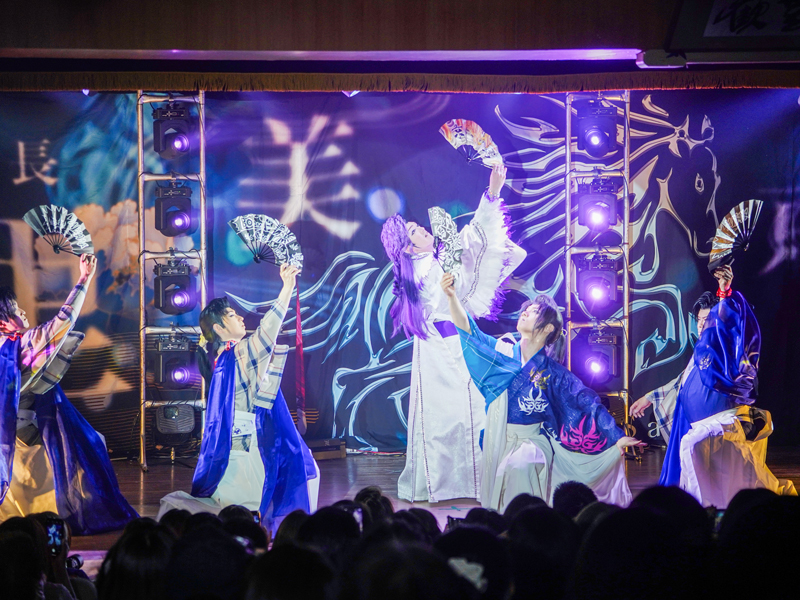 【祇園呉服座】支配人と奈落から舞台上まで徹底潜入！巨大タイル壁画のレトロ劇場へ～京都初の大衆演劇場オープン！専門誌ライターの観劇レクチャー付き～