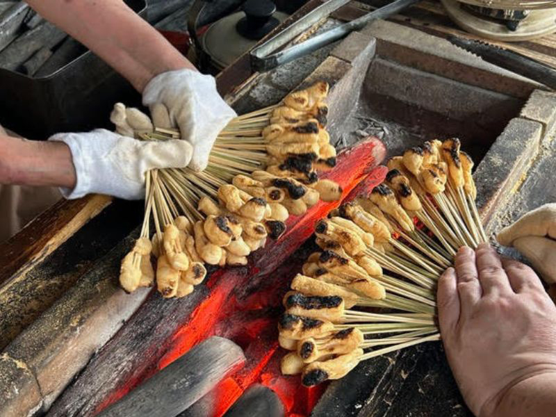 【紫野】大徳寺＆今宮神社の門前へ！豆探検家五木さんと、京の味を食べ歩きツアー～老舗の茶会菓子、一休さんの発酵食、名物あぶり餅、絶品揚げ出し豆腐まで～